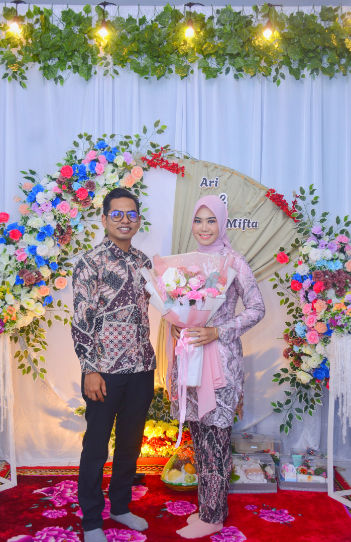 https://aridanmiftah.webnikah.com/dirmember/00000027/syafrulanwari/photo-263765-308986-l-202408181024.jpg